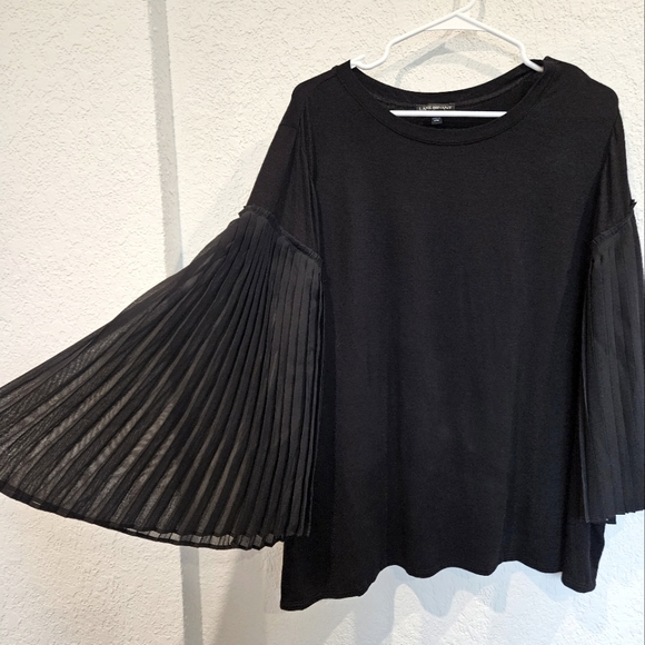 Lane Bryant Tops - Lane Bryant Black Top Flowy Sleeves Size 18/20